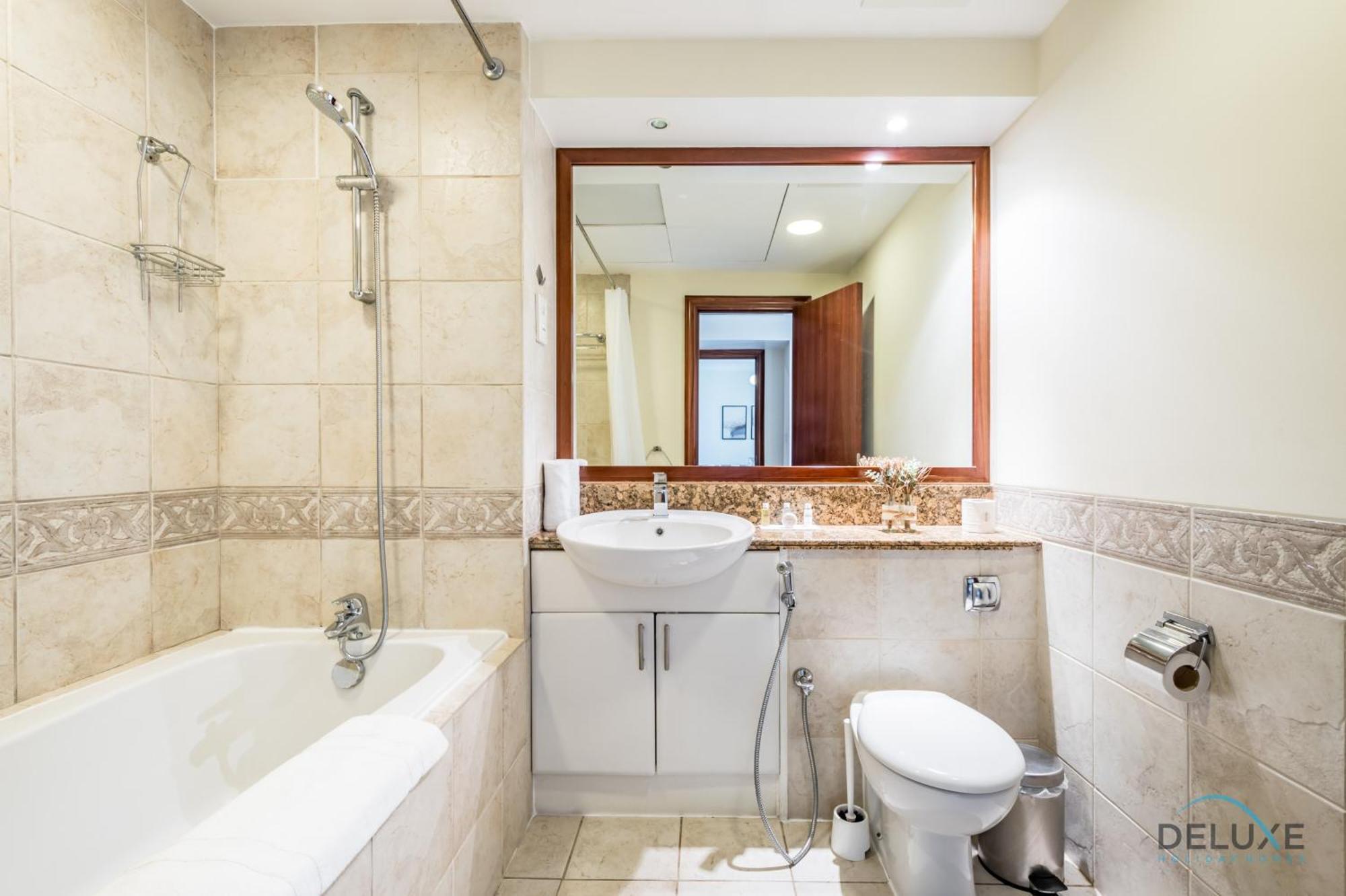 Апартаменты Spacious 2br At Murjan Emaar Six Towers Marina By Deluxe Homes