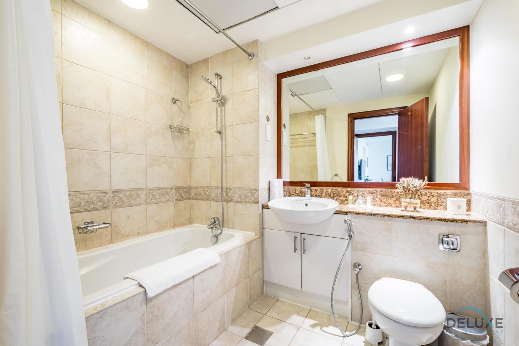 Spacious 2br At Murjan Emaar Six Towers Marina By Deluxe Homes Дубай