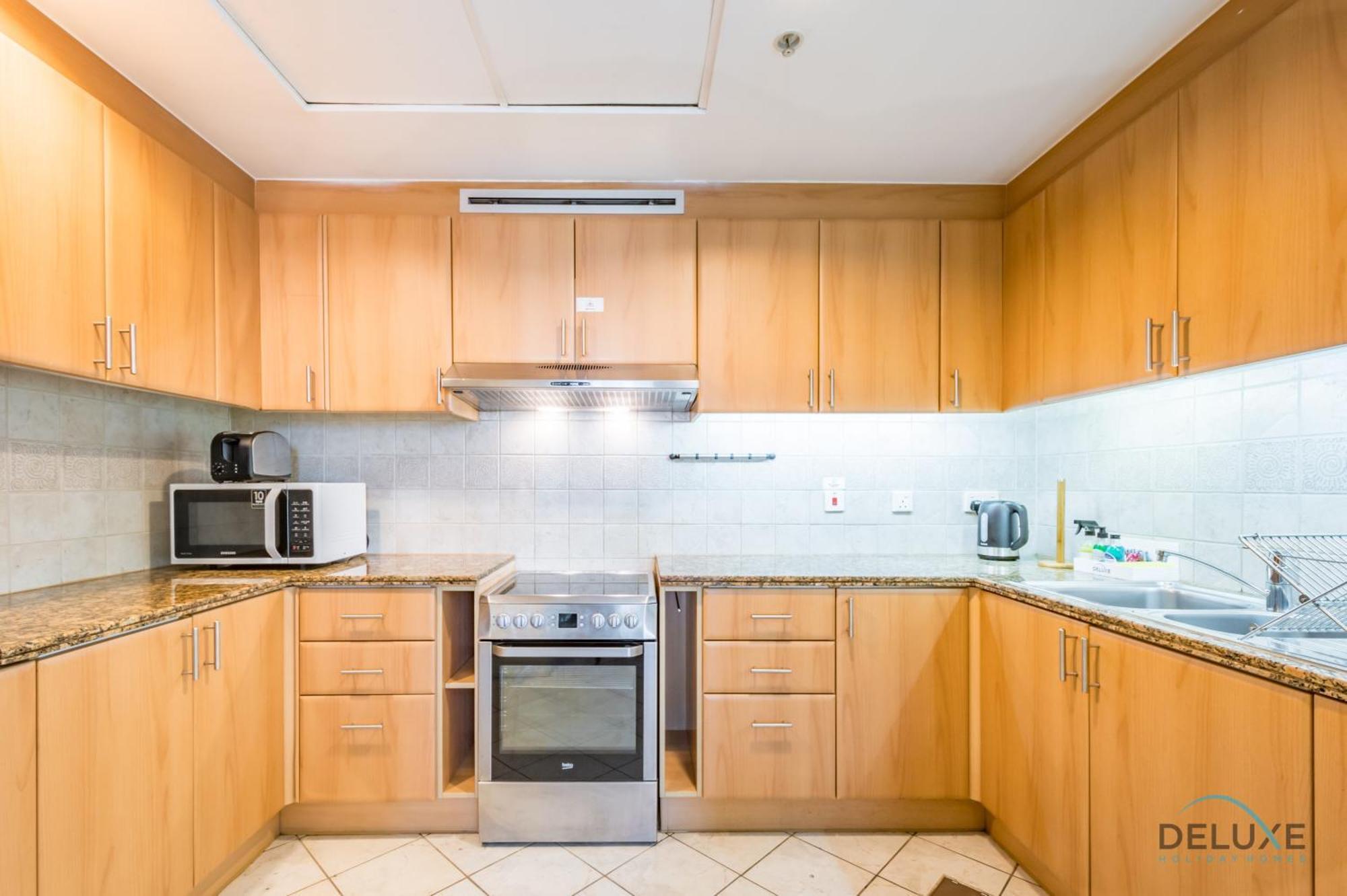 Spacious 2br At Murjan Emaar Six Towers Marina By Deluxe Homes Дубай